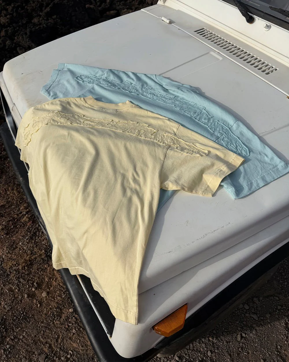 DISTRESS CURVED TEE BLUE - Image 9