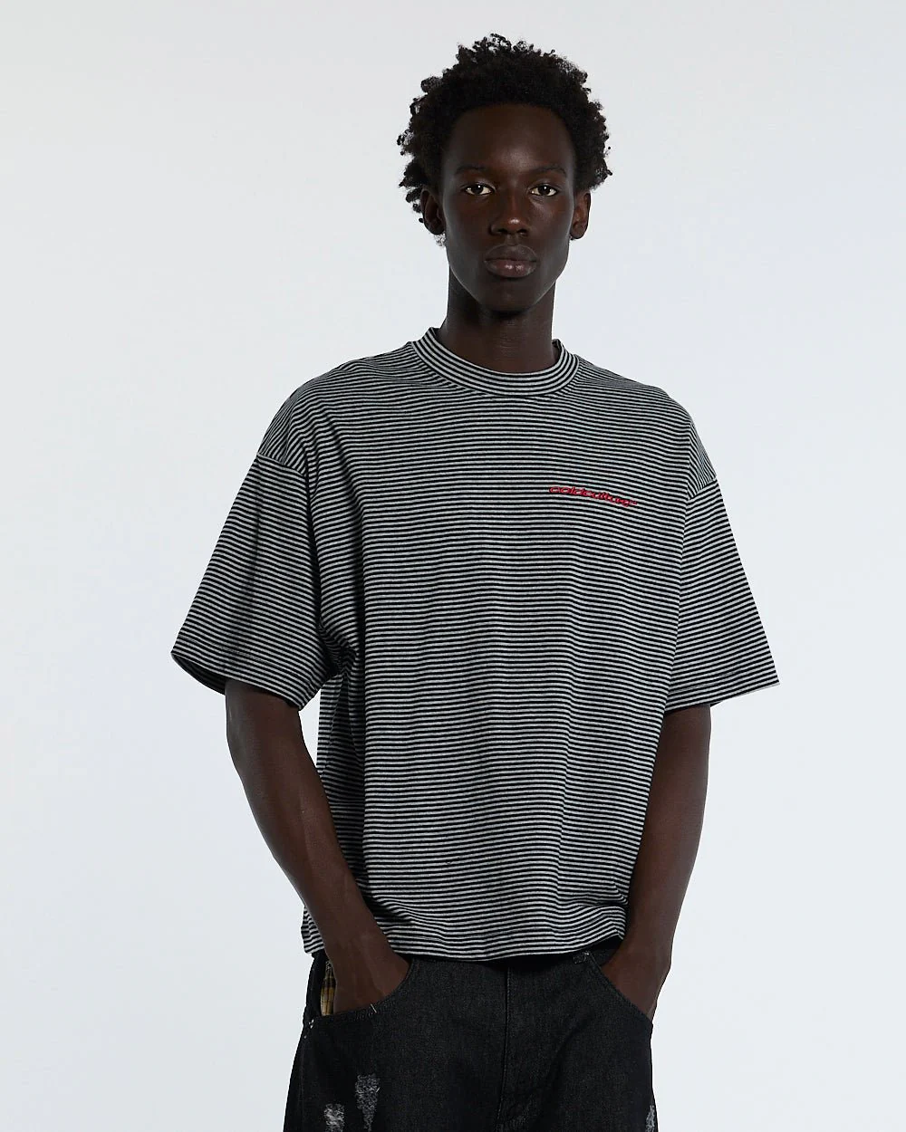 SCRIPTED STRIPES TEE BLACK - Image 4