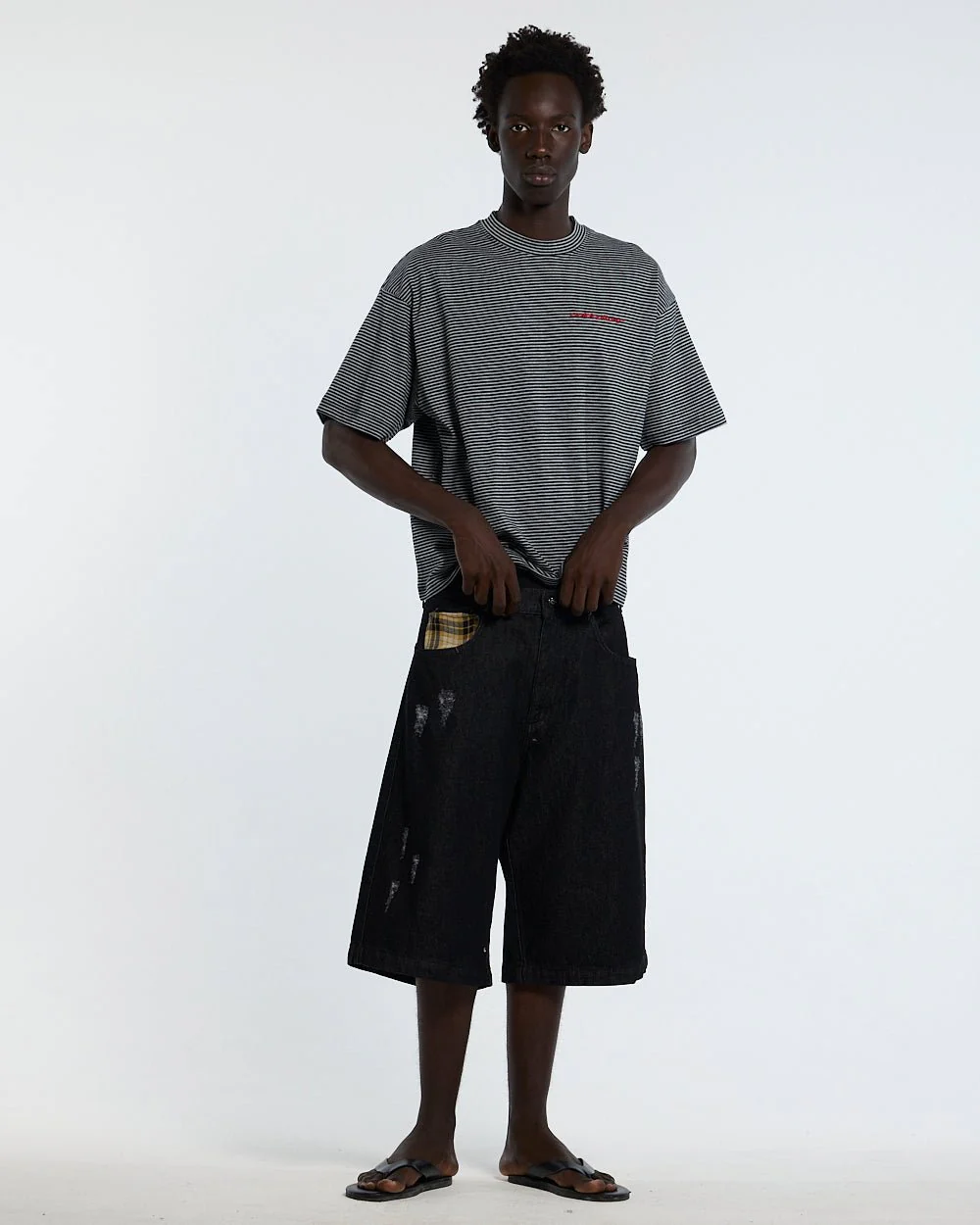 SCRIPTED STRIPES TEE BLACK - Image 5