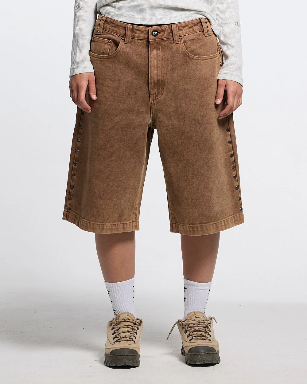 STUDS SHORT BROWN - Image 4